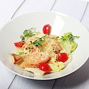 Салат Цезарь с креветками