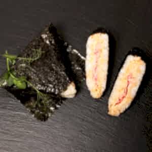 Онигири с крабом