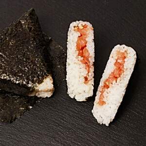 Онигири с марин.лососем