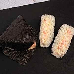 Онигири с креветкой